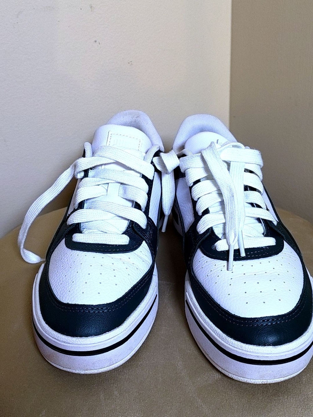 Puma White and Dark Green Low-Top Sneakers - Picture 3 of 6